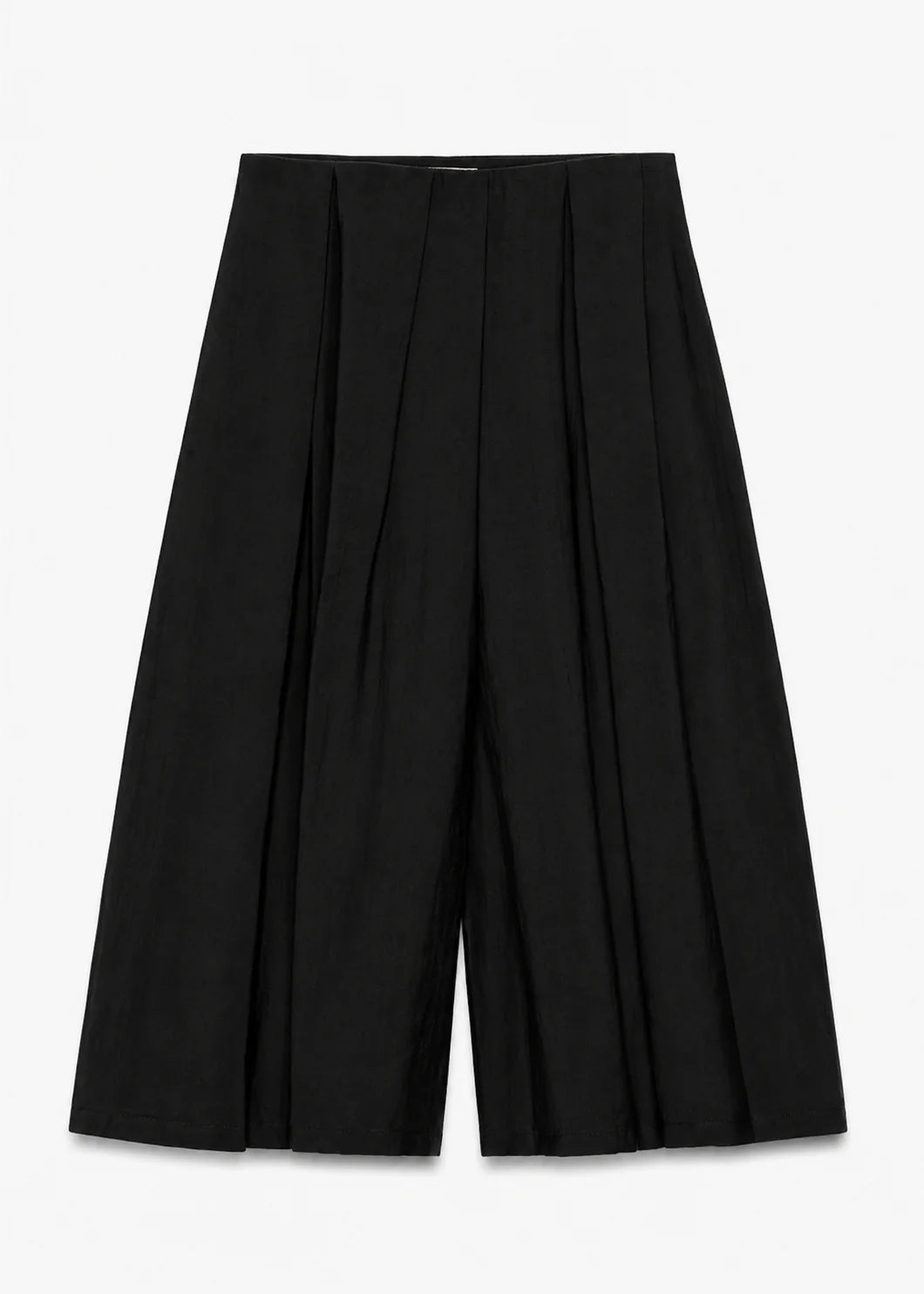Pleated Bermuda Pants